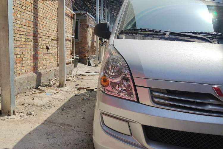 Used Wuling Rongguang S 2023 1.5L Base Version 5/7 Seats Right Front Headlight