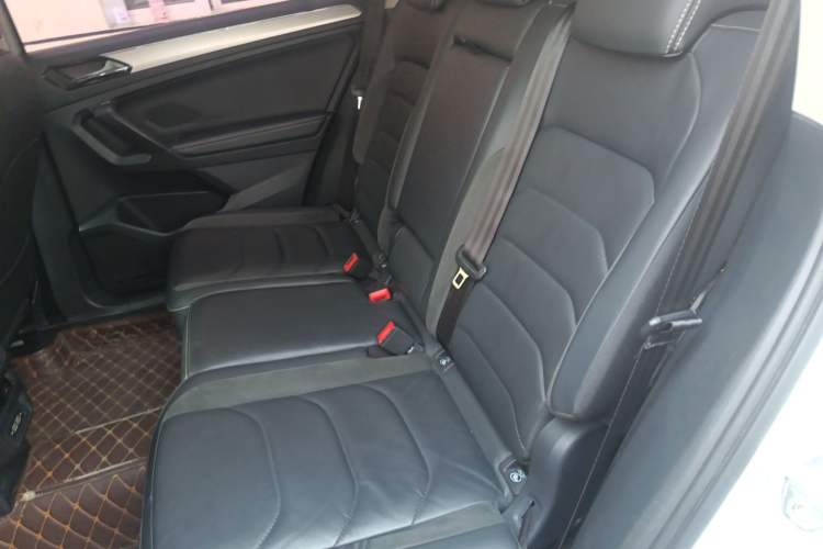 Used Volkswagen Tiguan L 2018 330TSI Automatic Two-Wheel Drive Luxury Edition Left Rear Seat