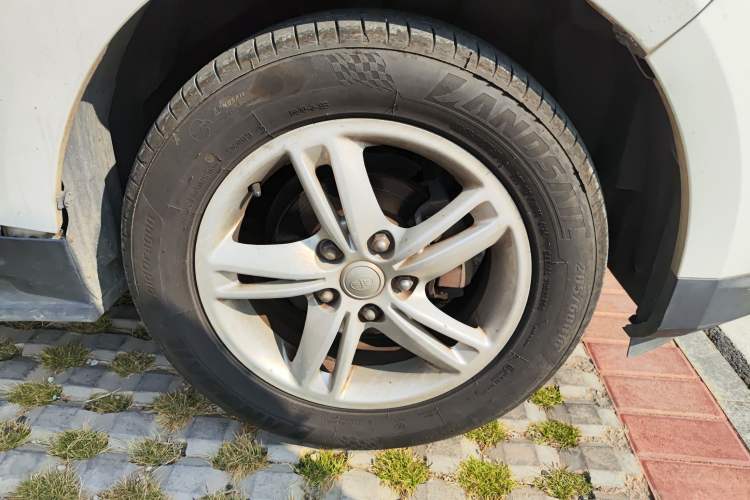 Used FAW Junpai D60 2016 1.5L Manual Luxury Version Right Front Wheel Hub