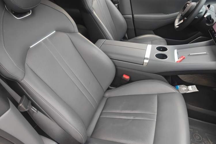 Used Xiaomi Auto YU7 2025 Ultra-Long Range Rear-Wheel Drive Version Right Front Seat