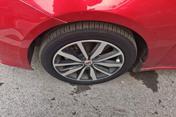 Used Roewe i6 2017 20T Automatic Internet ZhiZun Edition Left Front Wheel Hub