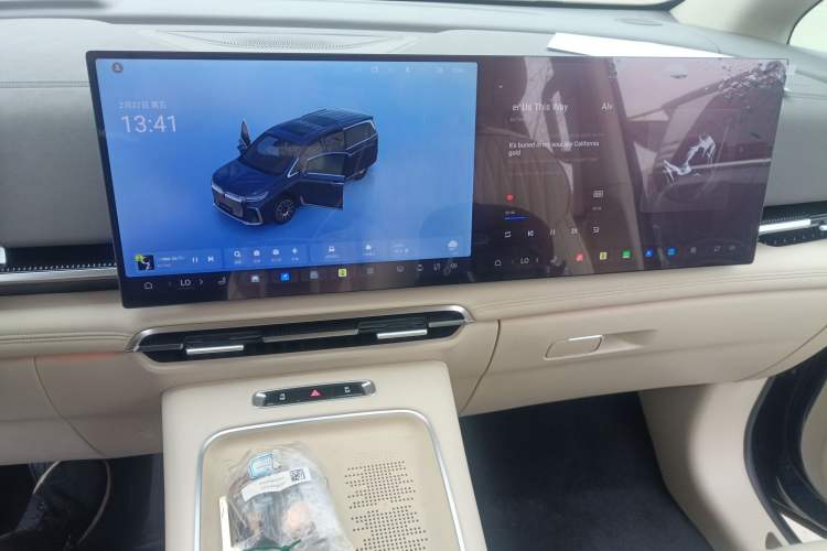 Used VOYAH Dream 2025 EV Four-Wheel Drive Flagship Kunpeng Edition
