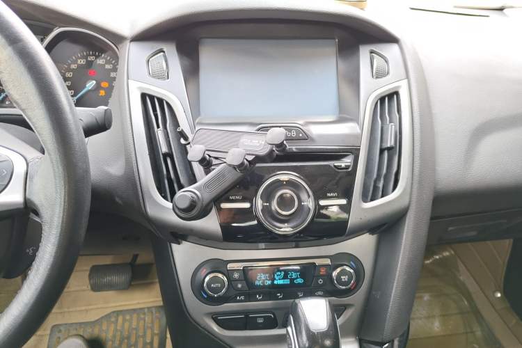 Used Ford Focus 2012 Sedan 1.6L Automatic Comfort Model Audio And AC Panel