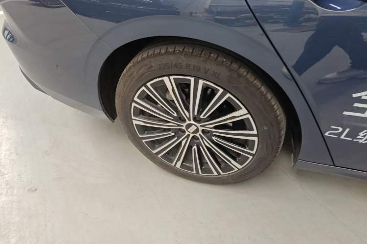 Used Geely Galaxy A7 2025 Model EM-i 150km Starship Edition Right Rear Wheel Hub