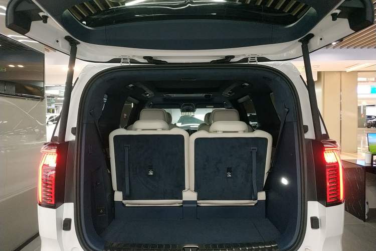 Used Zeekr 009 2024 Six-Seat Executive Version 4WD 108 kWh