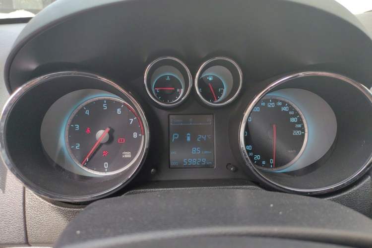 Used CHANGAN CS35 2015 1.6L Automatic Luxury Model China IV Standard
