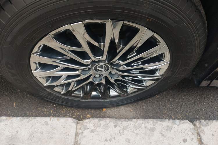 Used Lexus LM 2020 300h Four-Seat Grand Edition Right Front Wheel Hub