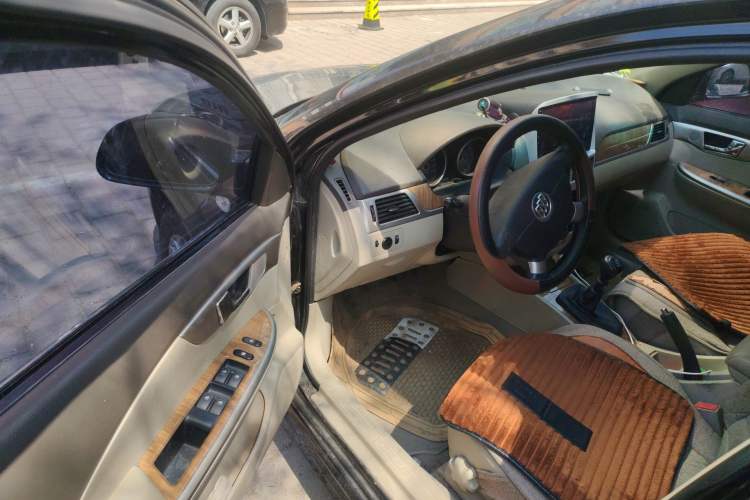 Used Buick Excelle 2015 1.5L Manual Classic Trim
