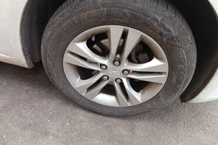 Used Chevrolet Cruze 2015 Hatchback 1.6L Automatic Comfort Edition