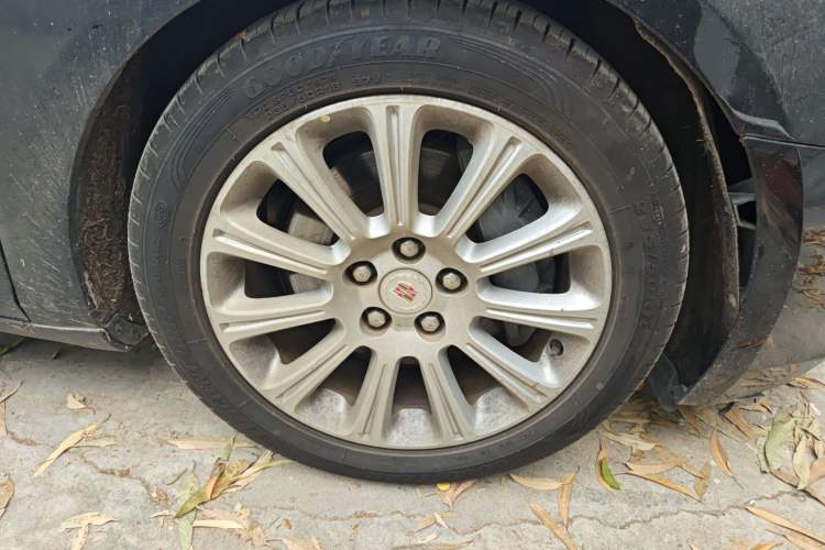 Used Cadillac XTS 2014 28T Luxury Model Right Front Wheel Hub