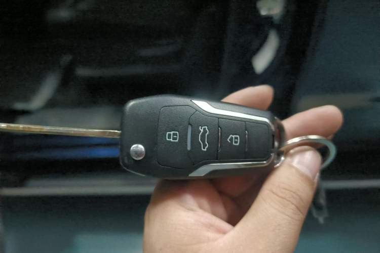 Used Isuzu D-MAX 2020 2.5T Two-Wheel Drive Automatic Navigation Version China VI Emission Standard Extended Length JE4D25Q6A
