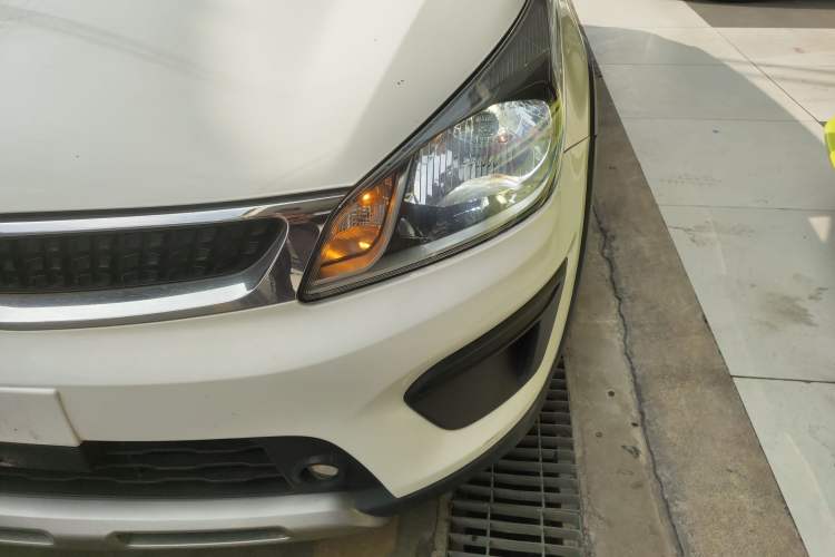 Used Kia KX Cross 2017 1.4L AT GLS Left Front Headlight