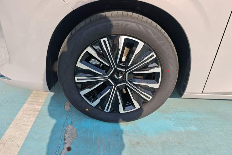 Used Wuling Wuling Starlight 730 2025 Model Plug-in Hybrid 125km Luxury Edition
