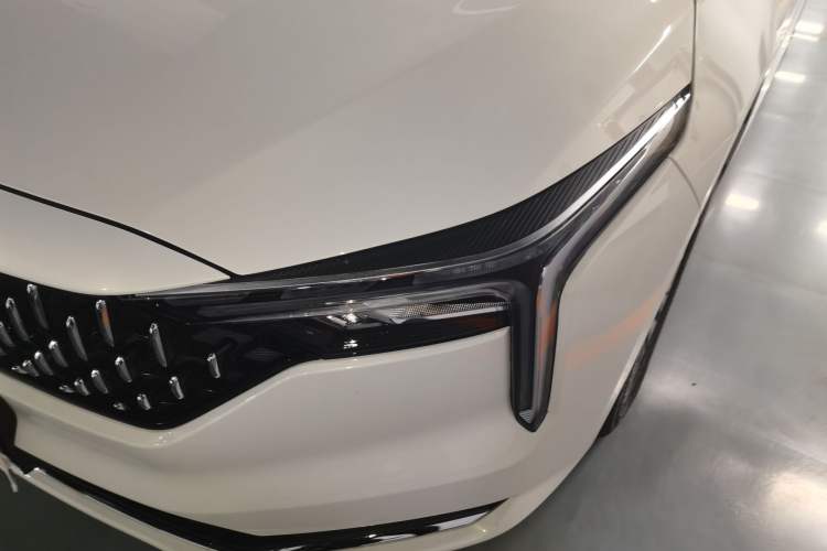 Used Bestune B70 2022 Third Generation 1.5T Automatic Enjoyment Version Left Front Headlight