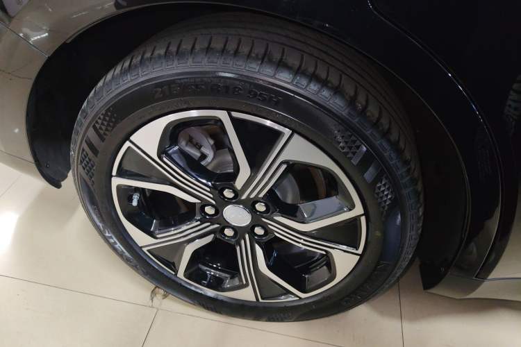 Used Hongqi E-QM5 2023 Revised Version Basic Travel Edition Right Rear Wheel Hub