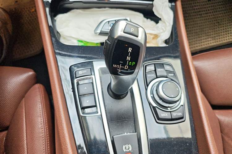 Used BMW 5 Series GT 2013 535i Luxury Edition Gear Lever