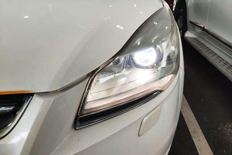 Used Ford Kuga 2013 2.0L GTDi Four-Wheel-Drive Sport Model Left Front Headlight