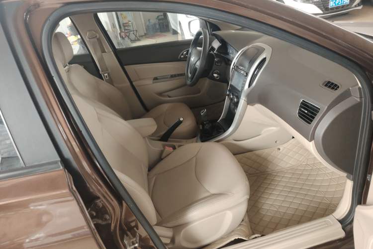 Used Baojun 630 2013 1.5L manual Comfort trim