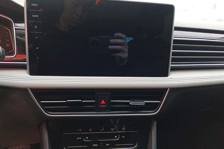 Used Volkswagen Tiguan L 2024 300TSI Automatic Two-Wheel Drive Smart Edition
