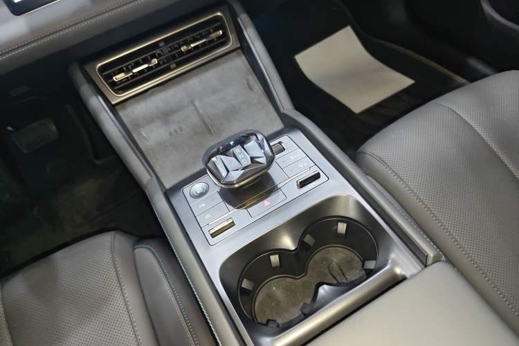 Used BYD Qin L 2025 DM-i Smart Drive 120KM Superior Model Gear Lever