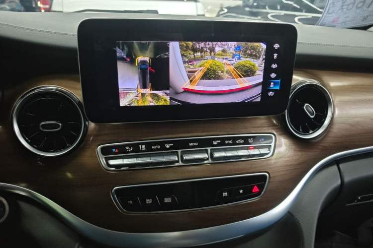 Used Mercedes-Benz V-Class 2021 V 260 Prestige Edition Audio And AC Panel