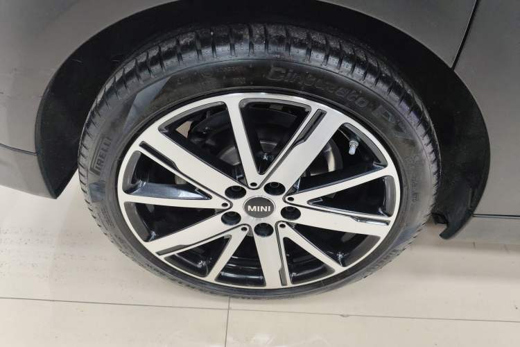 Used MINI MINI 2023 Updated 1.5T COOPER Artist Five-Door Edition
