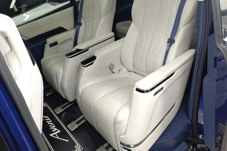 Used Buick Century 2023 2.0T Six-Seater Yinshi Edition Left Rear Seat