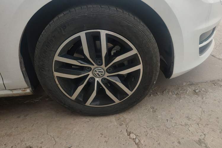 Used Volkswagen Golf 2016 1.4 TSI 25th Anniversary Edition Right Front Wheel Hub