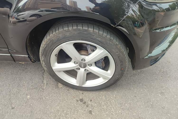 Used Audi Q7 2014 35 TFSI Ambition Edition Right Front Wheel Hub