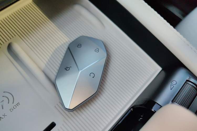 Used Formula Leopard Titanium 3 2025 501KM All-Wheel Drive Intelligent Driving Ultra Version