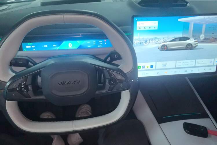 Used Lynk & Co Z10 2025 95 kWh 766 km Range Rear-Wheel Drive Max