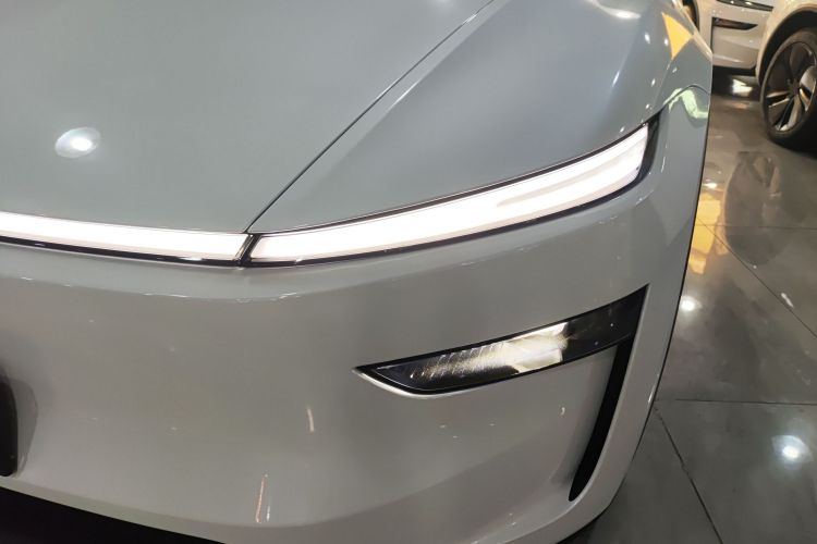 Used Tesla Model Y 2026 Long-Range All-Wheel-Drive Model Left Front Headlight