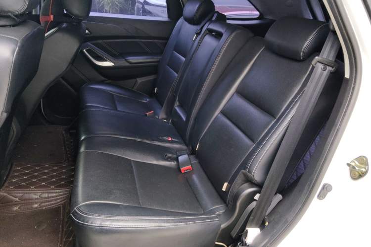 Used JMC Yusheng S350 2016 2.0T Automatic Two-Wheel Drive Gasoline Luxury Version with Sunroof 5 Seats Left Rear Seat