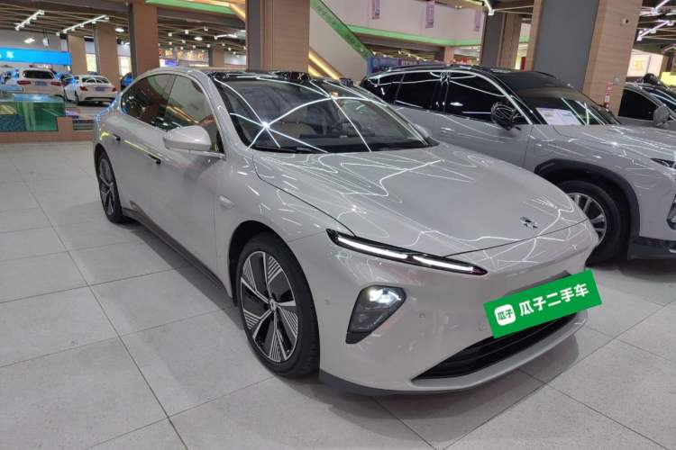 Used Nio ET7 2024 75 kWh Executive Edition Front Right 45 Deg