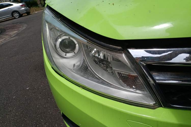Used BYD Surui 2014 1.5L Manual Comfort Model Right Front Headlight