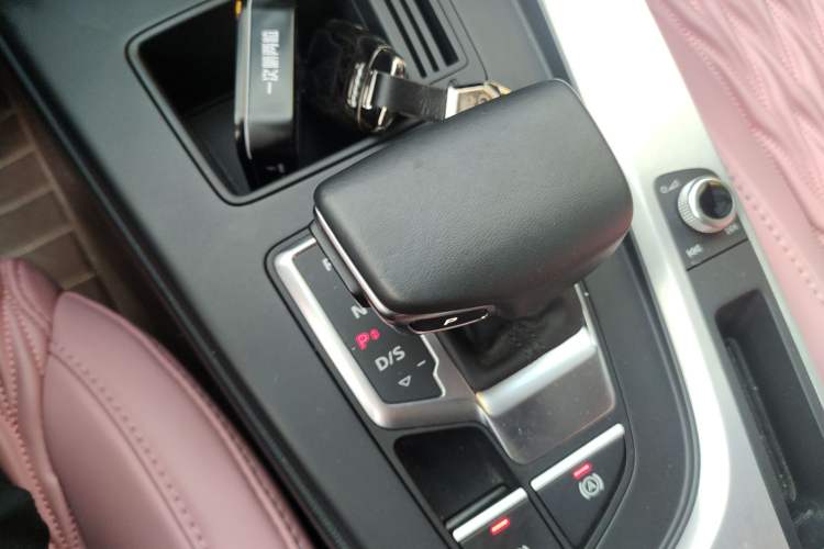 Used Audi A4L 2020 40 TFSI Luxury Dynamic Model
