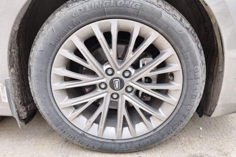 Used Bestune B70 2025 Dragon Edition 1.5T Comfort Model Right Front Wheel Hub