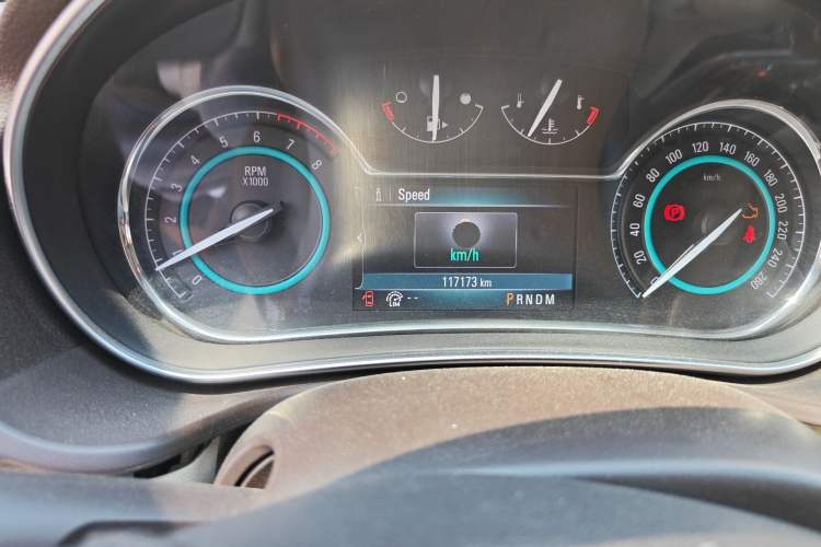 Used Buick Regal 2014 2.0L Elite Fashion Edition Odometer Close Up