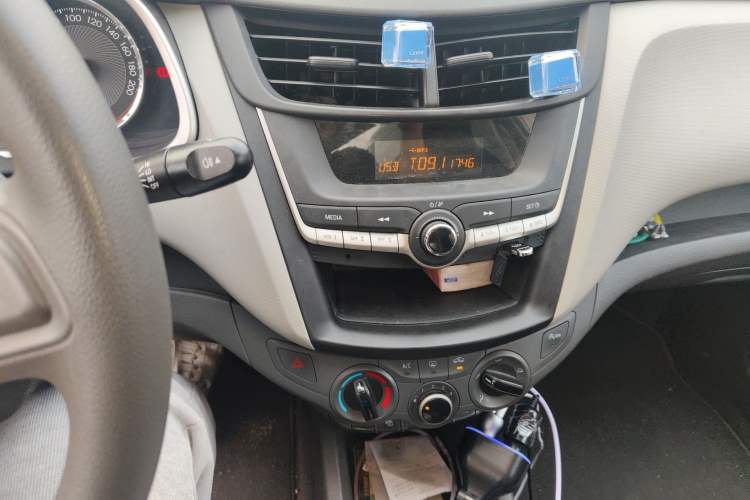 Used Chevrolet Sail 2015 Sail 3 1.3L AMT Ideal Edition Audio And AC Panel