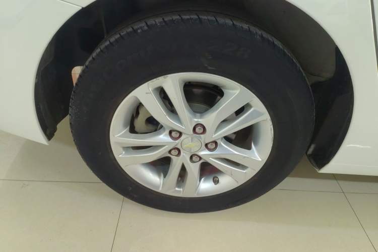 Used Chevrolet Cavalier 2019 320 Automatic Xinyue Edition Right Rear Wheel Hub