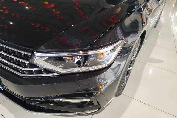 Used Volkswagen Magotan 2023 2 Million Units Limited Edition 330TSI DSG Leading Version