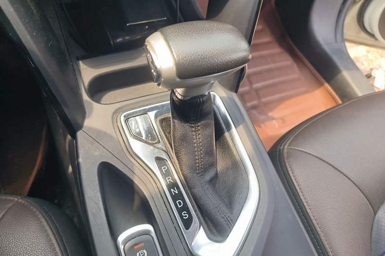 Used GAC Trumpchi GS4 2016 235T G-DCT Luxury Edition Gear Lever