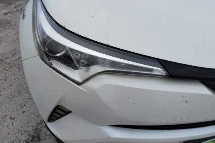 Used Toyota C-HR 2018 2.0L Leading with Sunroof China VI Standard
