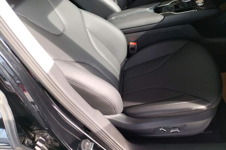 Used Hongqi E-QM5 2022 431 km Charge & Enjoy Edition
