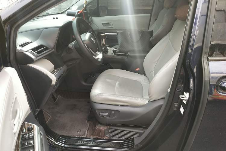 Used Toyota SIENNA 2023 2.5L Hybrid Comfort Edition