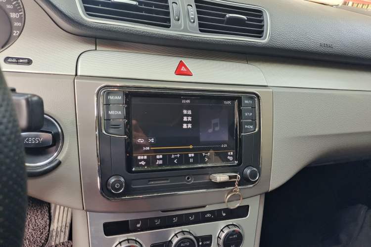 Used Volkswagen Magotan 2011 2.0 TSI DSG Luxury Edition Audio And AC Panel