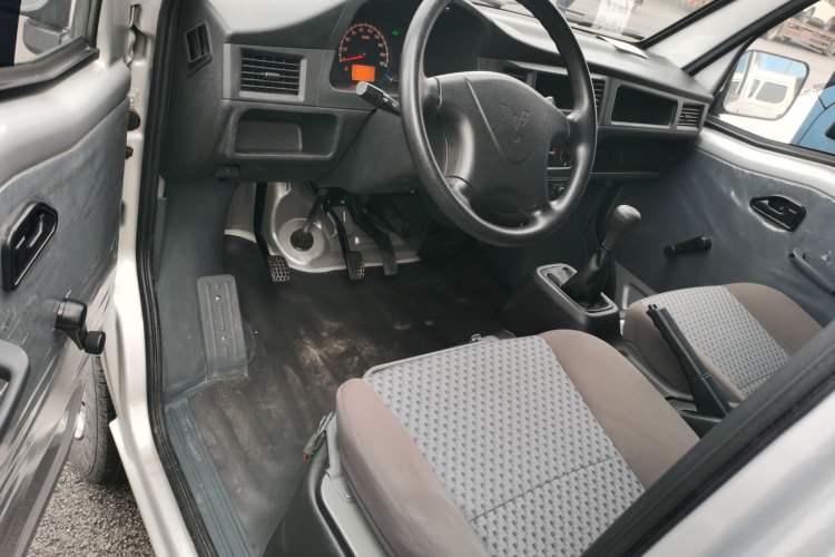 Used Wuling Zhiguang 2023 1.5L Utility Version with Enclosed Windows 2 Seats
