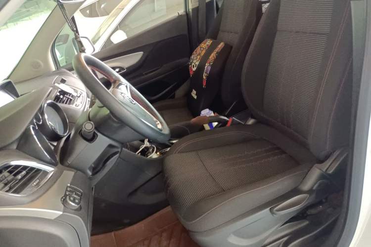 Used Buick Encore 2015 1.4T Automatic Two-Wheel Drive Urban Elite Version
