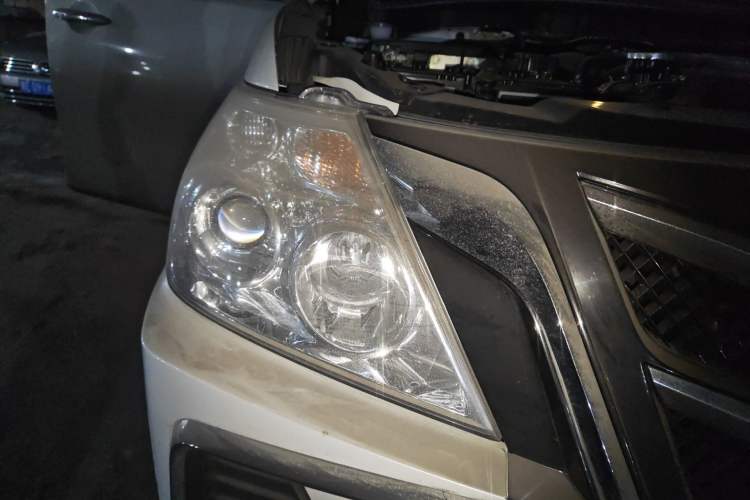 Used Nissan Patrol  Right Front Headlight
