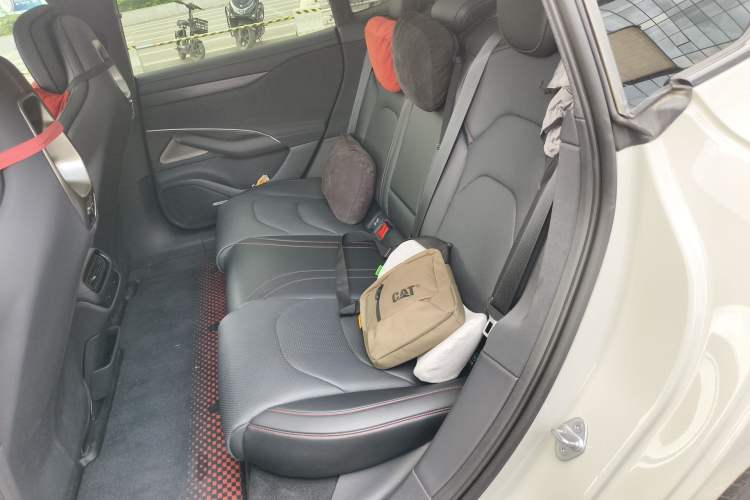 Used Xiaomi Auto SU7 2024 Rear-Drive Ultra-Long Range Advanced Pro-Level Intelligent Driving Version Left Rear Seat